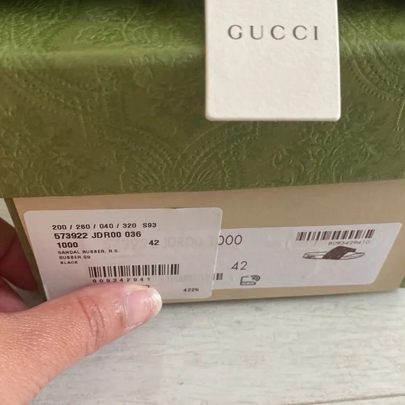 Gucci GG black rudder slides
Size 42 size 12 womens runs small
Authentic - Picture 2 of 4